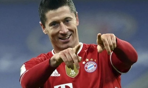  德甲新军圣保利主场首秀爆冷取胜  