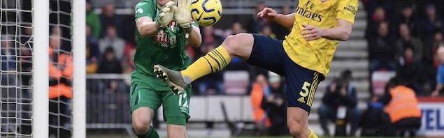  阿森纳门将低级失误，伯恩茅斯补时扳平抢关键一分  