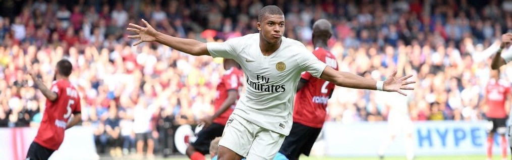  巴黎圣日耳曼客场逆转击败里昂，积分榜领跑优势扩大  