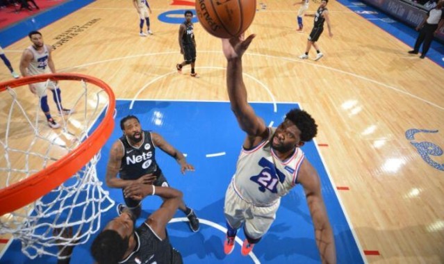  恩比德统治内线，76人主场轻取公牛巩固季后赛席位