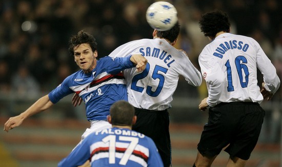  国米核心前锋独中两元助球队轻取三分