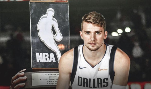  布克35分对攻东契奇，太阳不敌独行侠  