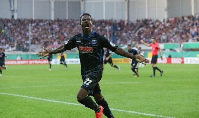  帕德博恩客场爆冷取胜，保级路上看到曙光