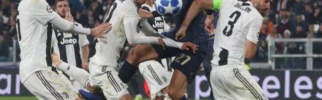  滕哈赫变阵三中卫激活曼联进攻线  