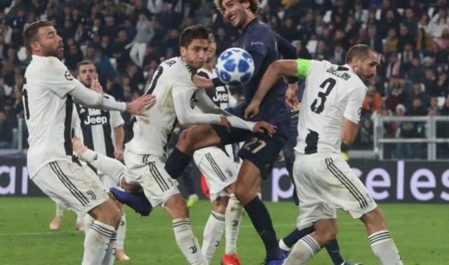  滕哈赫变阵三中卫激活曼联进攻线  