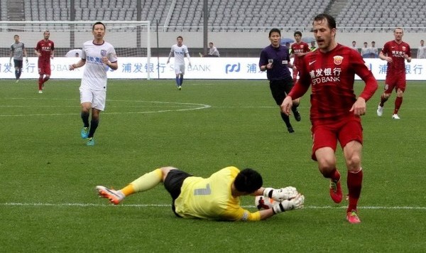  罗马德比战火药味浓,双方冲突染红三张牌  