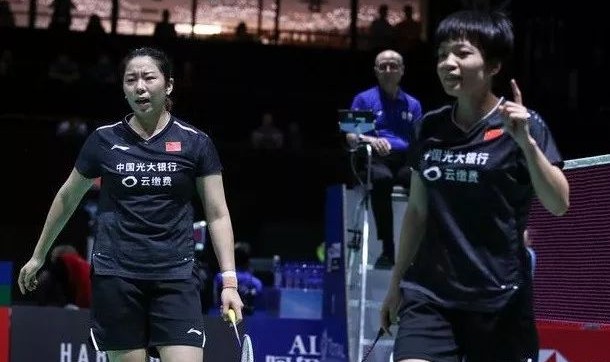  尼斯主帅赛后炮轰裁判，争议判罚引发舆论风波  