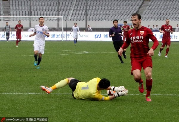  罗马德比战火药味浓,双方冲突染红三张牌  