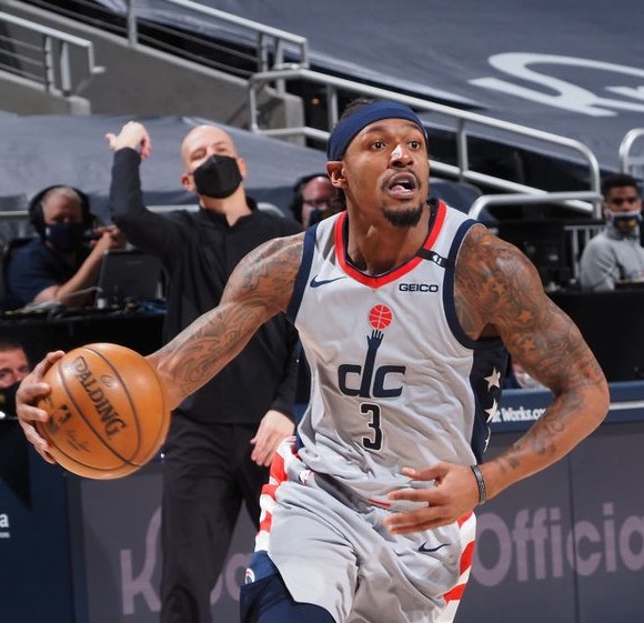  库里单场命中九记三分，勇士大胜鹈鹕重回争冠行列